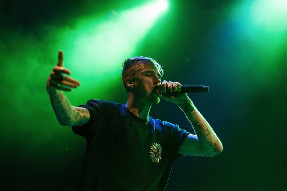 Machine Gun Kelly : Il nous faut une autre rock star avec l&rsquo;attitude de Kurt Cobain