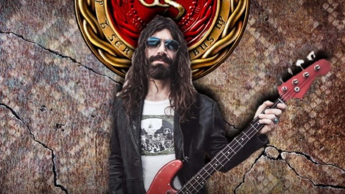 Whitesnake se sépare de Michael Devin, son bassiste de longue date