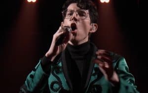 Queen : Joshua Vacanti, candidat de The Voice, reprend The Show Must Go On et le public se déchaîne