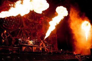 Rammstein utilise 1000 litres de carburant par concert, selon le pyrotechnicien du groupe