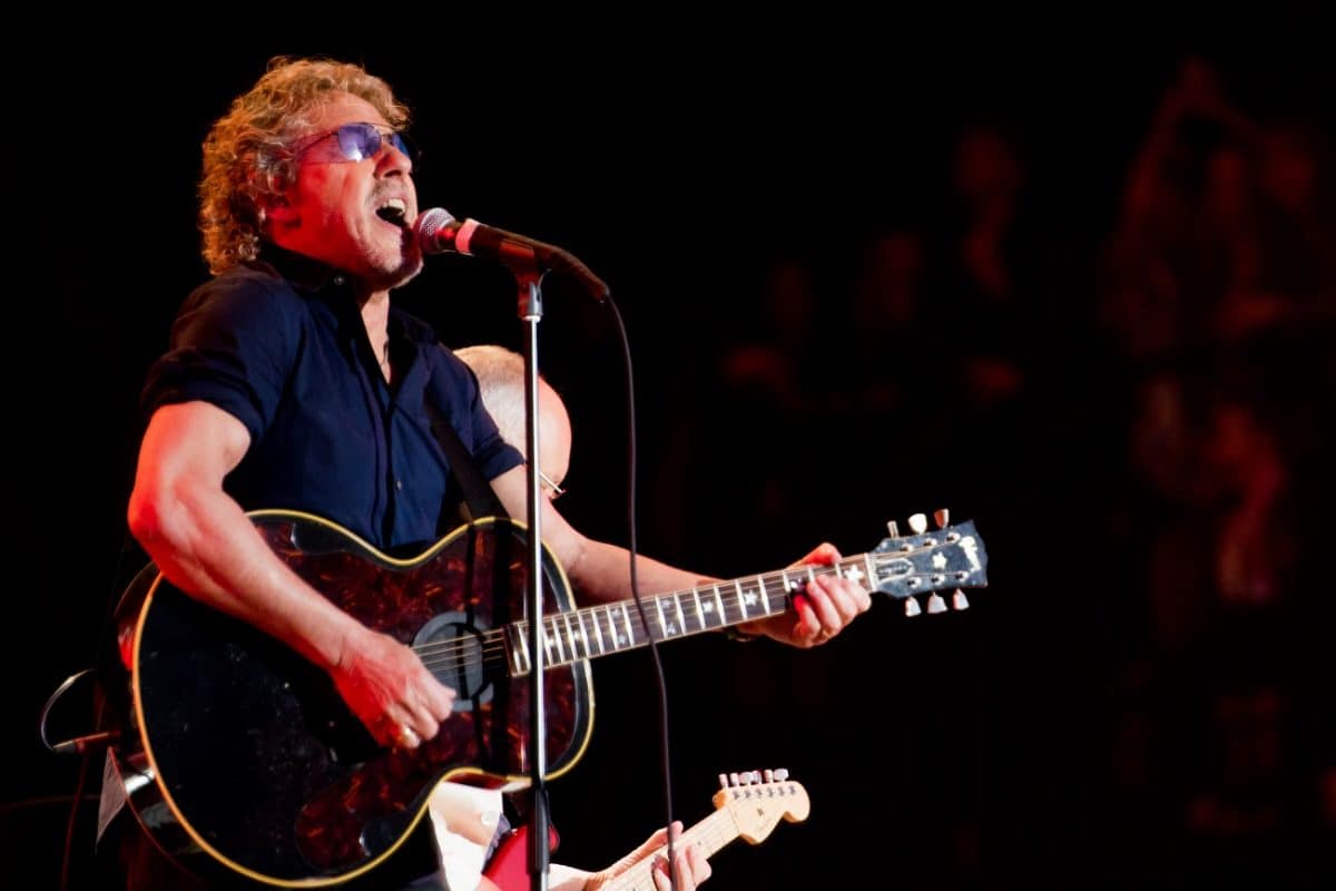 Roger Daltrey, le chanteur des Who, qualifie les Rolling Stones de « groupe de pub médiocre »