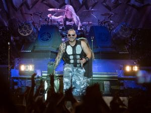 Le chanteur de Sabaton sur les tournées pendant la pandémie : “Peu de groupes peuvent se permettre de perdre de l’argent”