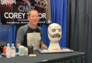 Regardez Corey Taylor de Slipknot se faire surprendre par un gâteau très spécial pour son 48e anniversaire