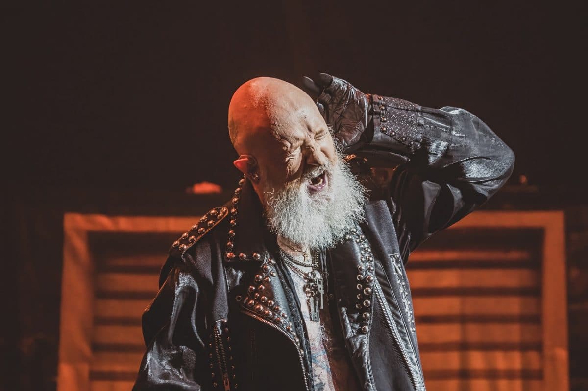 À 74 ans, Rob Halford (Judas Priest) affirme qu’il n’est “pas prêt à raccrocher le micro”