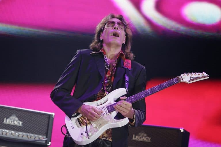 Steve Vai à propos de David Lee Roth et David Coverdale : “Ces gars-là sont des héros”