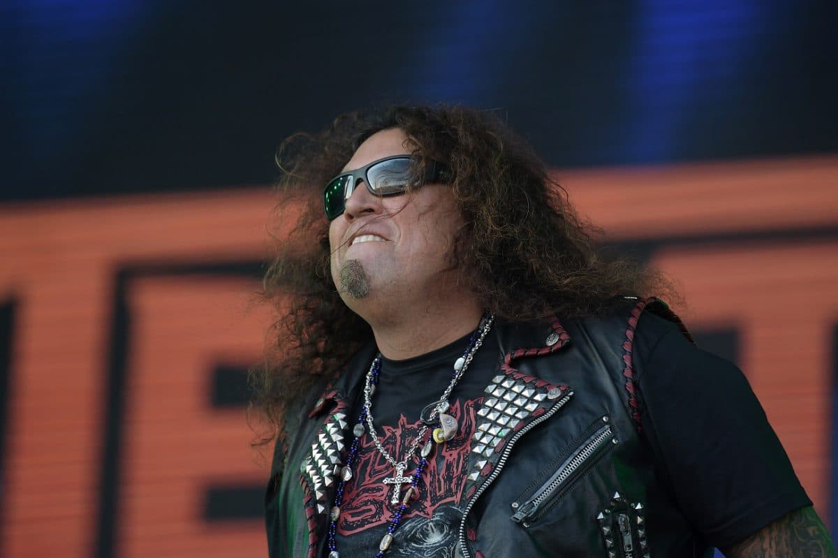 Testament revisite Metallica avec une reprise puissante de Seek & Destroy (pour un album hommage)