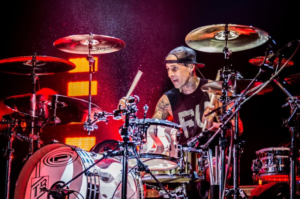 Travis Barker à propos de la controverse sur le t-shirt Cannibal Corpse de Kourtney Kardashian : « C&rsquo;est vraiment naze »