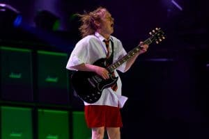 Angus Young (AC/DC) était “totalement fasciné” lorsqu’il a entendu pour la première fois Purple Haze de Jimi Hendrix