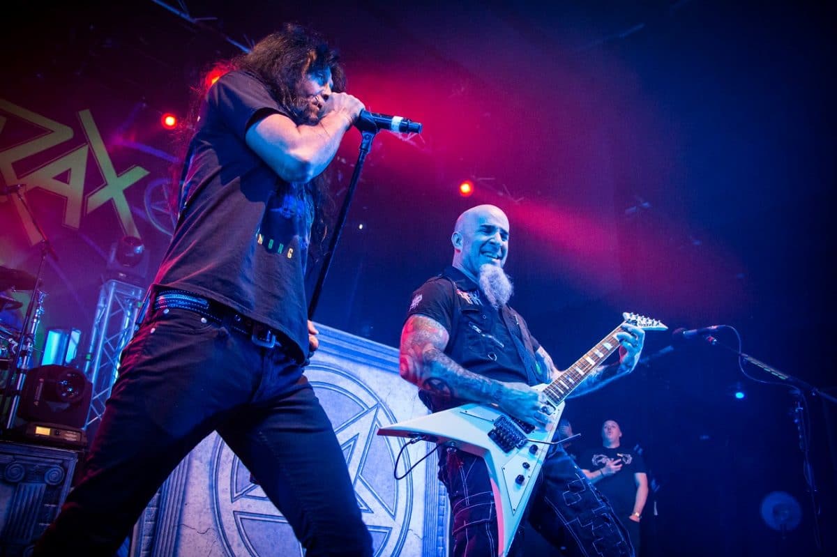 Regardez Anthrax et le bassiste d’origine Dan Lilker jouer ensemble pendant leur tournée en Amérique du Sud