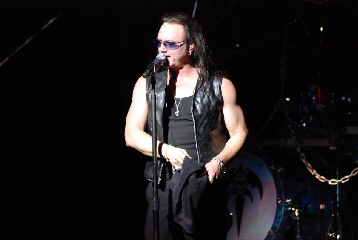Geoff Tate affirme que la « formation classique » de Queensrÿche s&rsquo;est vu offrir une somme d&rsquo;argent « exorbitante » pour faire une tournée de réunification