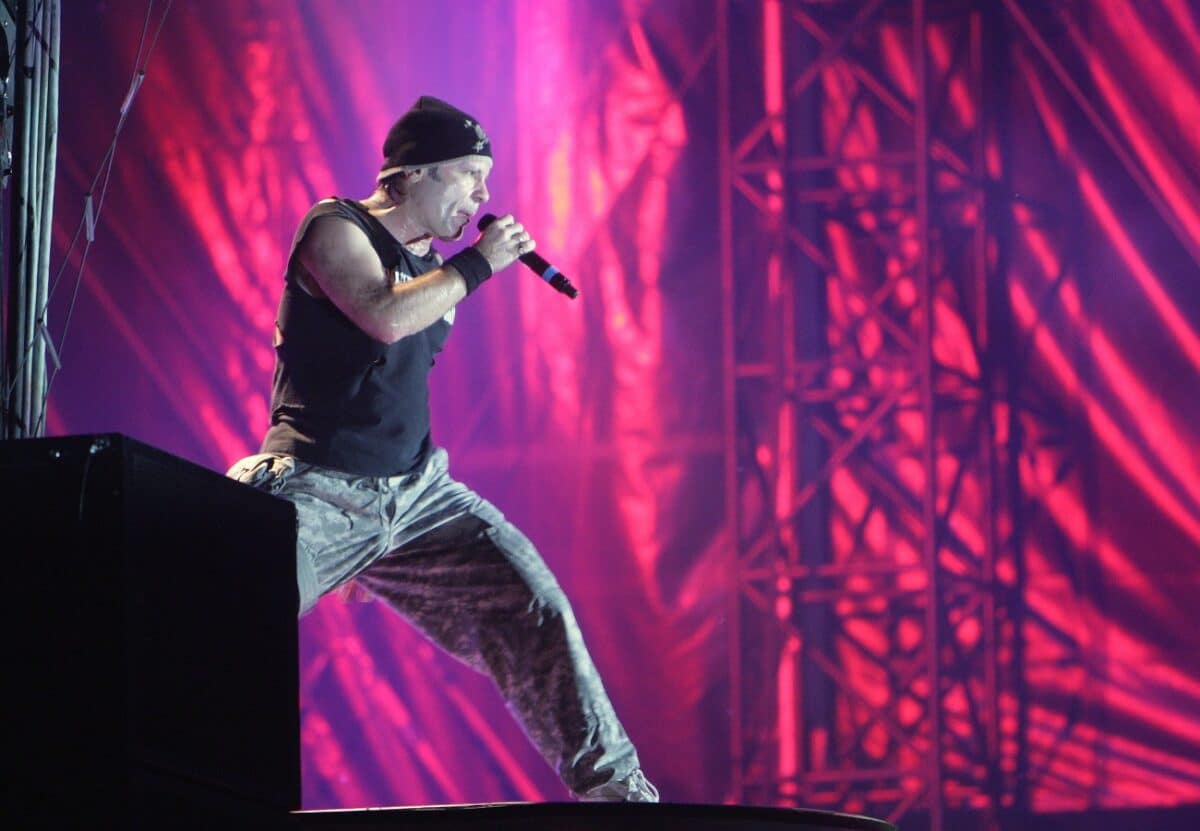« J&rsquo;ai perdu mon sang-froid » ; Bruce Dickinson d&rsquo;Iron Maiden s&rsquo;exprime sur l&rsquo;incident de la fusée de détresse