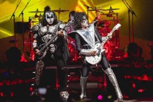 “Peut-être pas. C’est un puzzle, et chaque pièce compte” : Gene Simmons ne pense pas que Kiss aurait eu autant de succès sans son maquillage