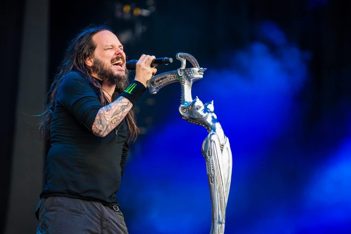 Jonathan Davis de Korn dit qu’il ne veut plus jamais chanter Daddy : “C’est vraiment déprimant”