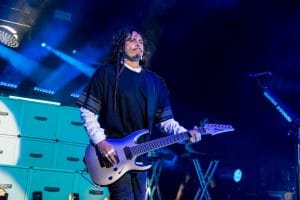 Munky, le guitariste de Korn, parle de la fois où il a été arrêté par le SWAT : “Je me suis réveillé menotté à un lit dans un service psychiatrique”