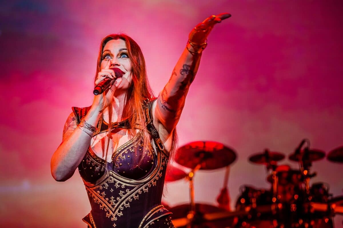 Floor Jansen de Nightwish annonce l&rsquo;arrivée de son single solo, Fire