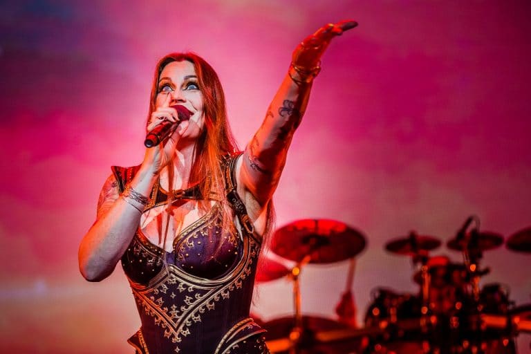 Floor Jansen de Nightwish annonce l’arrivée de son single solo, Fire