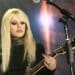 « Je me suis sentie vraiment, vraiment mal à ce sujet » : Orianthi évoque la blessure qui l&rsquo;a obligée à annuler ses concerts avec Alice Cooper