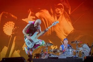 Flea des Red Hot Chili Peppers révèle ses trois lignes de basse préférées