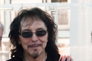 Tony Iommi, guitariste de Black Sabbath, s’apprête à écrire un nouvel album