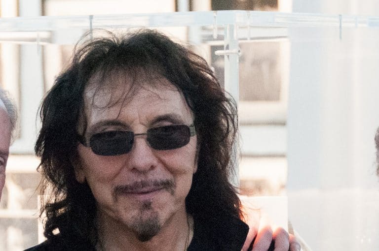 Tony Iommi, guitariste de Black Sabbath, s’apprête à écrire un nouvel album