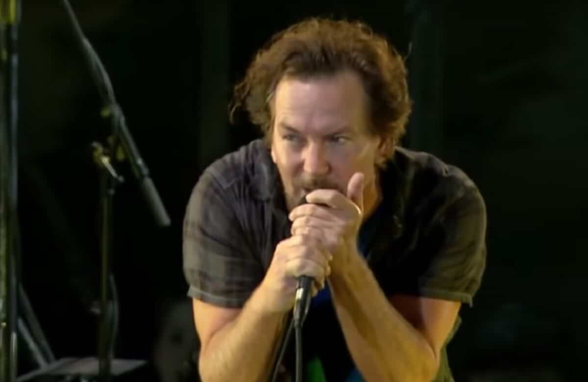 « Cela m&rsquo;a rappelé les foules du punk rock » ; Eddie Vedder, de Pearl Jam, parle de son premier concert de Taylor Swift