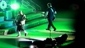 Metallica : Regardez des membres de System Of A Down remplacer James Hetfield sur scène pour un medley en 2000