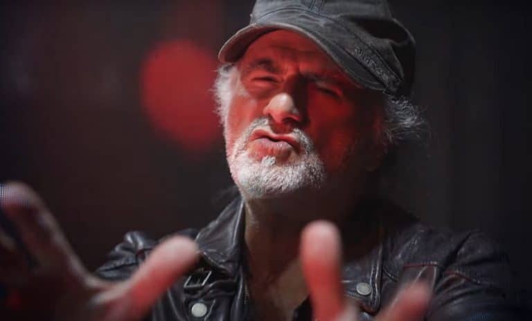 Un chanteur qui a refusé d’auditionner pour AC/DC en 1980 s’exprime sur sa décision des décennies plus tard : “Je ne changerais rien”