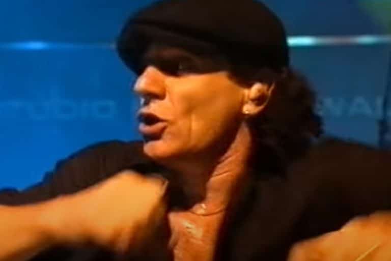 Regardez AC/DC donner un concert flamboyant dans un petit studio de télévision en 1996