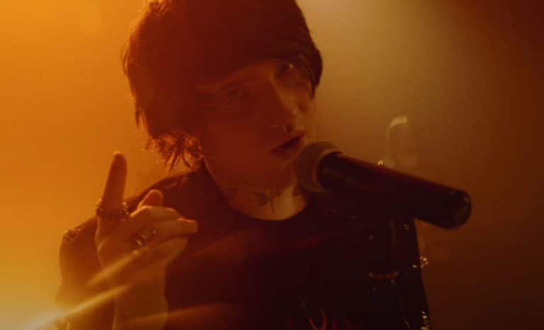 L’ancien chanteur d’Asking Alexandria, Denis “Stoff” Shaforostov, confirme qu’il n’a pas été tué pendant l’invasion de l’Ukraine par la Russie