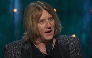 Le leader de Def Leppard déclare que le groupe a détesté ce que le producteur de AC/DC avait fait sur son album emblématique : “Beurk !”