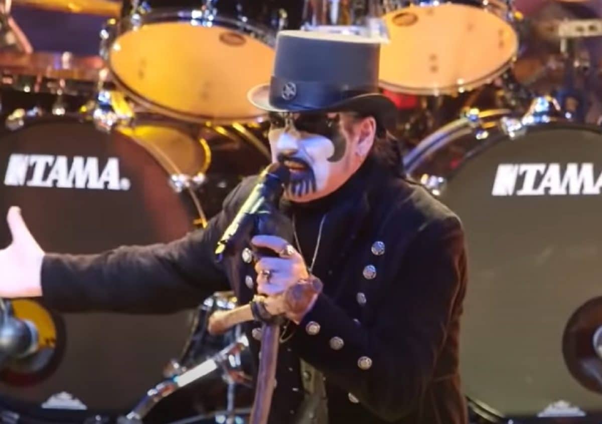 King Diamond dit qu’il a acheté une Corvette avec ses premières royalties de Metallica