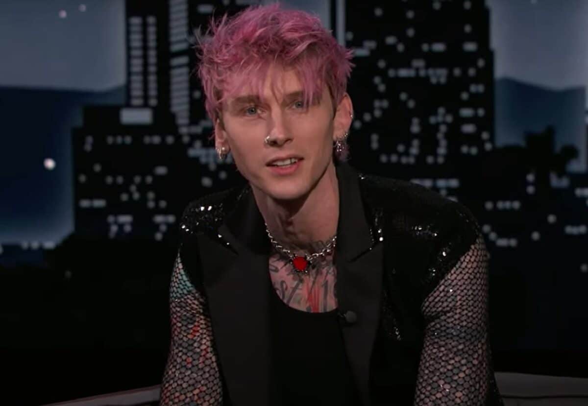 Machine Gun Kelly parle de son expérience de l&rsquo;Ayahuasca : « C&rsquo;est l&rsquo;une des choses les plus importantes qui me soit arrivée dans ma vie »
