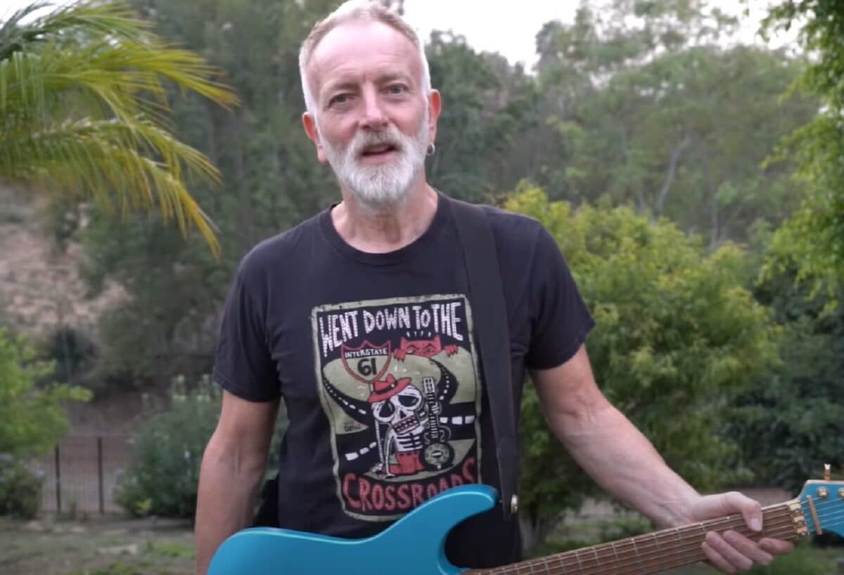 Phil Collen, le guitariste de Def Leppard, âgé de 63 ans, explique pourquoi il continue à monter sur scène torse nu !