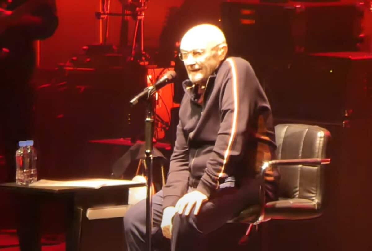 « Des gens sont venus me dire adieu » : Phil Collins révèle avoir frôlé la mort en 2024