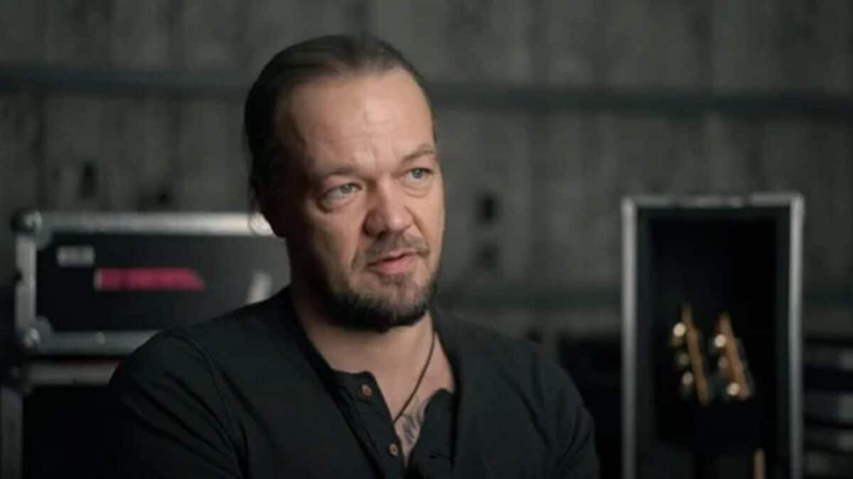 Le guitariste d&rsquo;Amorphis déclare que l&rsquo;invasion de l&rsquo;Ukraine est « l&rsquo;œuvre d&rsquo;un fou »