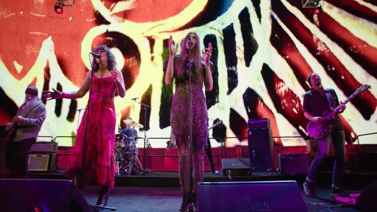 Regardez 3rd Secret, avec des membres de Soundgarden, Nirvana et Pearl Jam, jouer au Museum Of Pop Culture à Seattle