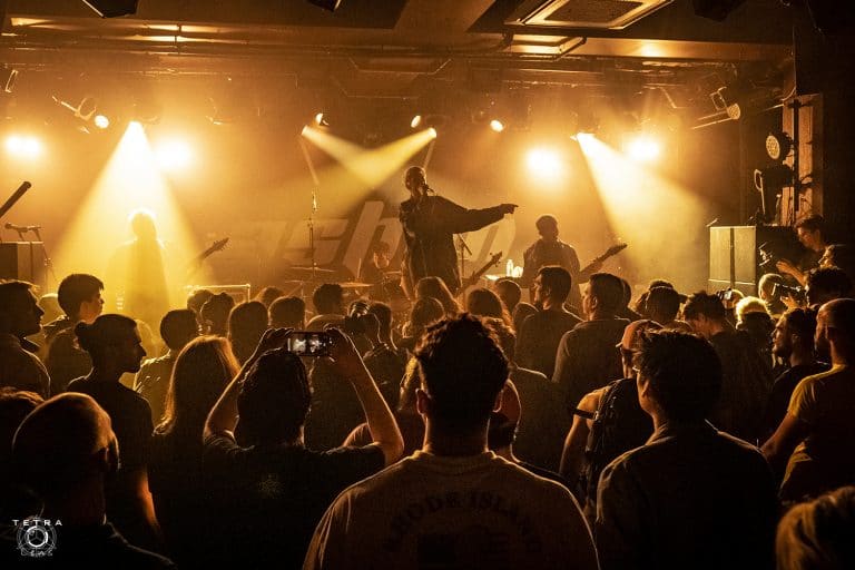 “Nous partageons votre déception” : Ashen repousse la sortie de son premier album au 12 septembre