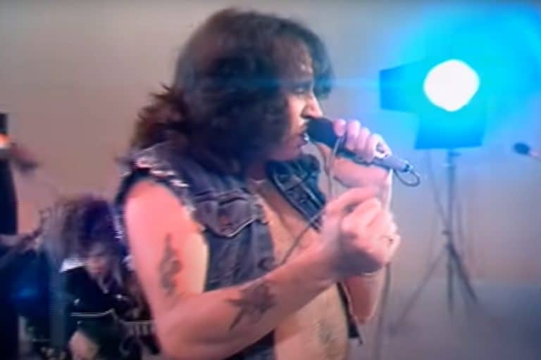 Regardez AC/DC prendre d’assaut la télévision néerlandaise, trois mois avant la mort de Bon Scott