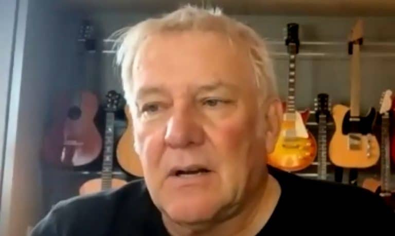 “Je ne sais pas ce que ces gens avaient en tête” : Alex Lifeson raconte que “toutes sortes de batteurs” ont voulu auditionner pour Rush “quelques minutes” après l’annonce de la mort de Neil Peart
