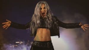 Alissa White-Gluz, d’Arch Enemy, s’inquiète de ce qui arrivera au Metal lorsque les “maîtres” commenceront à prendre leur retraite