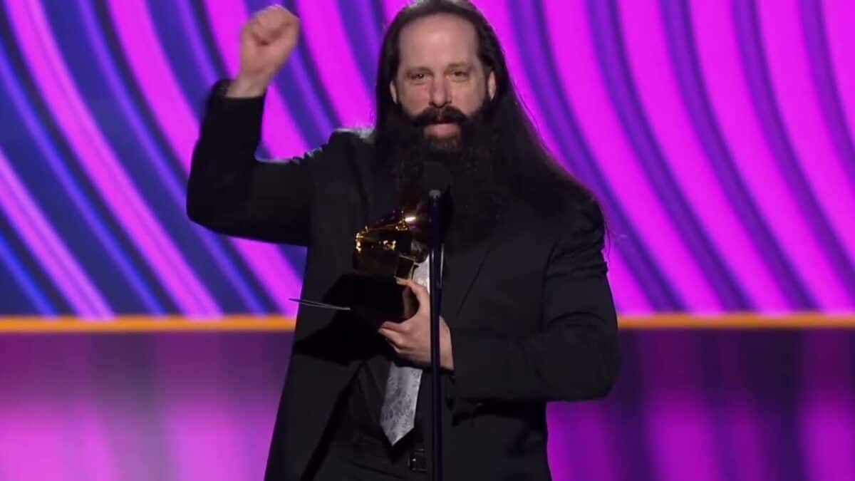 Dream Theater remporte le Grammy de la « Meilleure performance Metal » pour The Alien : « Aux fans de prog et de metal, restez fidèles à votre art »