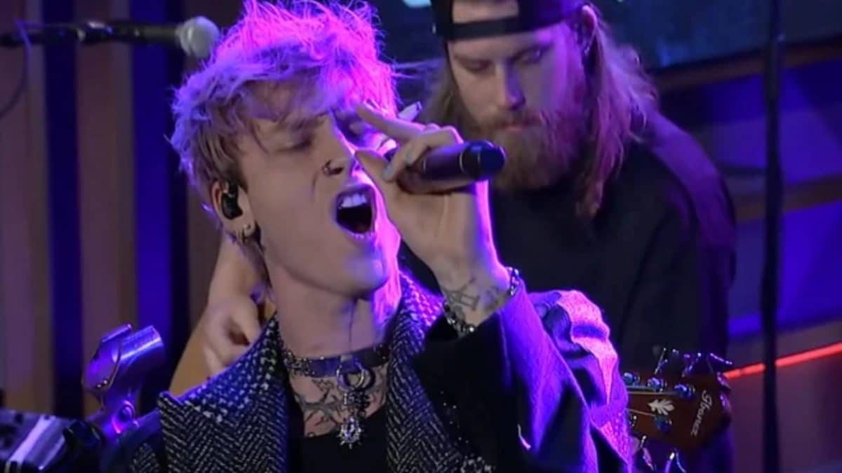 Machine Gun Kelly massacre Aerials de System Of A Down et se fait démolir par l’internet