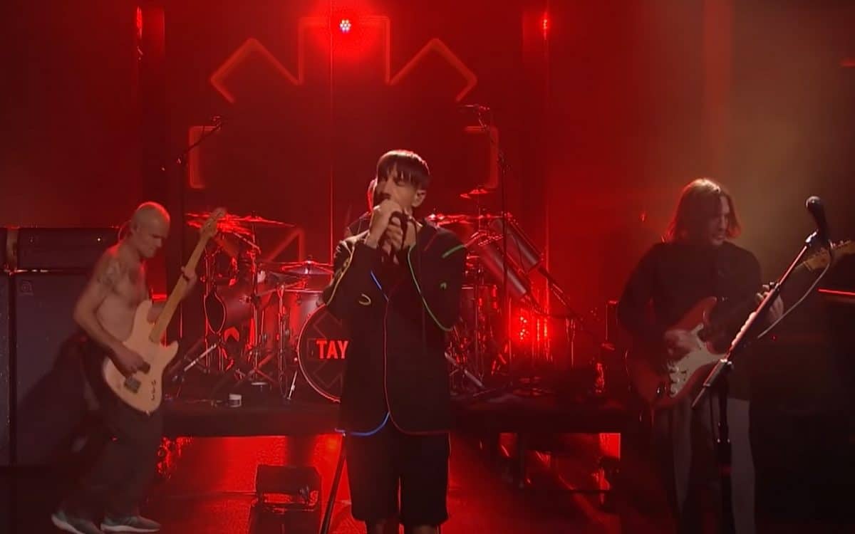 Les Red Hot Chili Peppers rendent hommage à Taylor Hawkins des Foo Fighters dans deux émissions de télévision