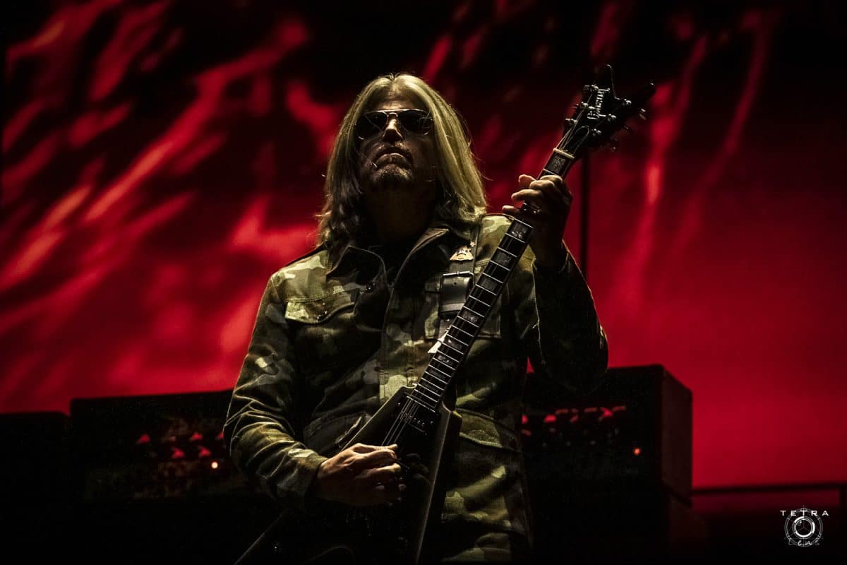 Tool : Adam Jones pense que les longues périodes d’attente entre les albums sont bénéfiques