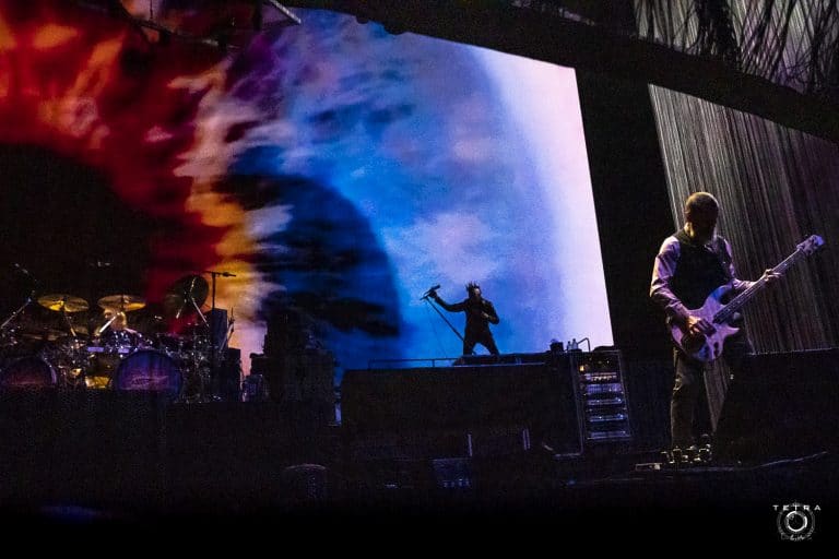 Justin Chancellor, bassiste de Tool, confirme que le groupe travaille activement sur de la nouvelle musique, avec plusieurs titres prometteurs en gestation