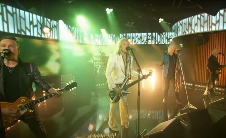 Regardez Def Leppard jouer trois de ses classiques sur le plateau de Jimmy Kimmel Live