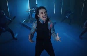 Ronnie Radke dit que Falling In Reverse s’est mis à faire des singles parce que leur dernier album “a foiré”