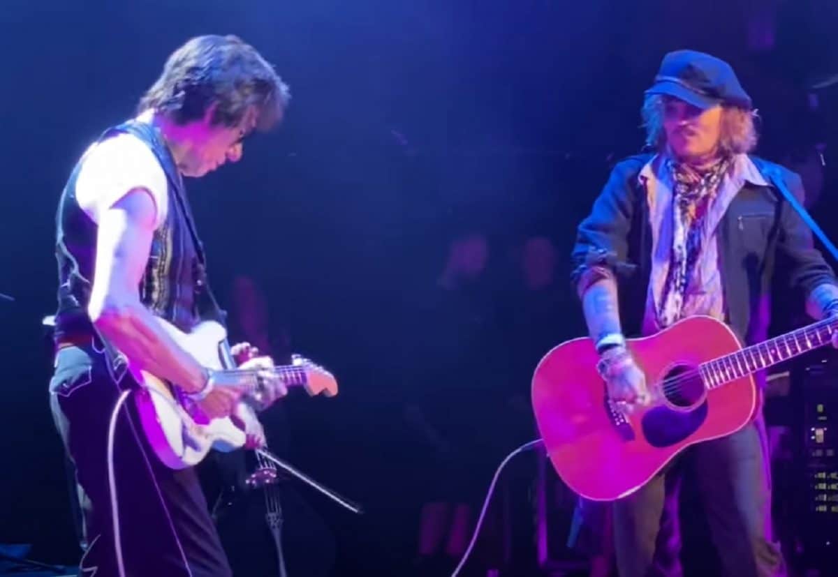 Jeff Beck et Johnny Depp publient le premier single de leur album commun à venir, 18