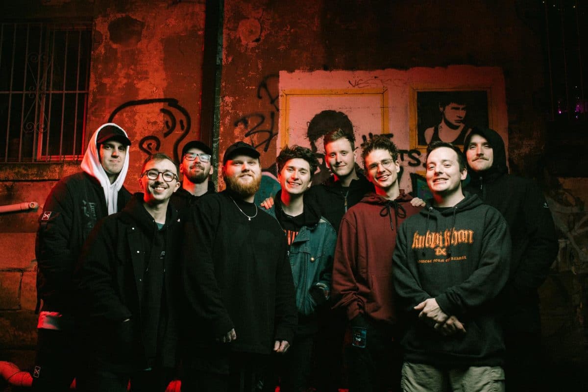 Holding Absence et Alpha Wolf annoncent un split EP, The Lost & The Longing