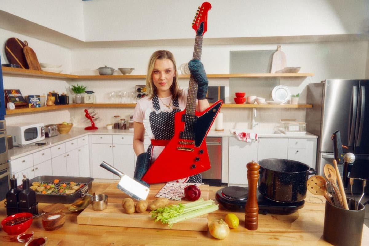 Lzzy Hale d’Halestorm présente sa nouvelle guitare signature Gibson en vidéo